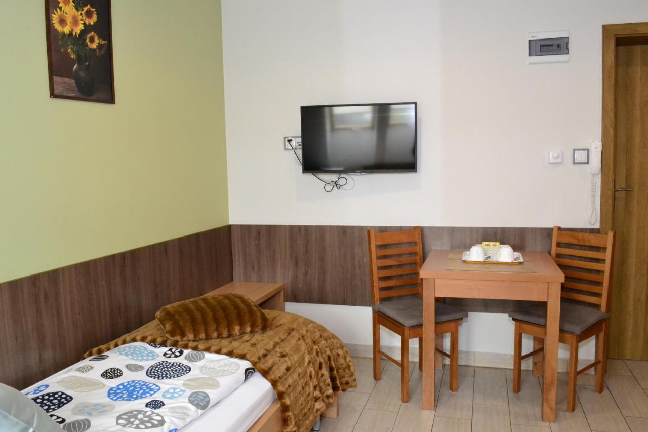 Comfort-24 Plus Słupca Exteriör bild