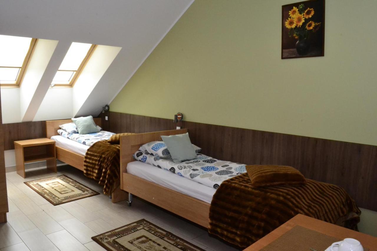 Comfort-24 Plus Słupca Exteriör bild