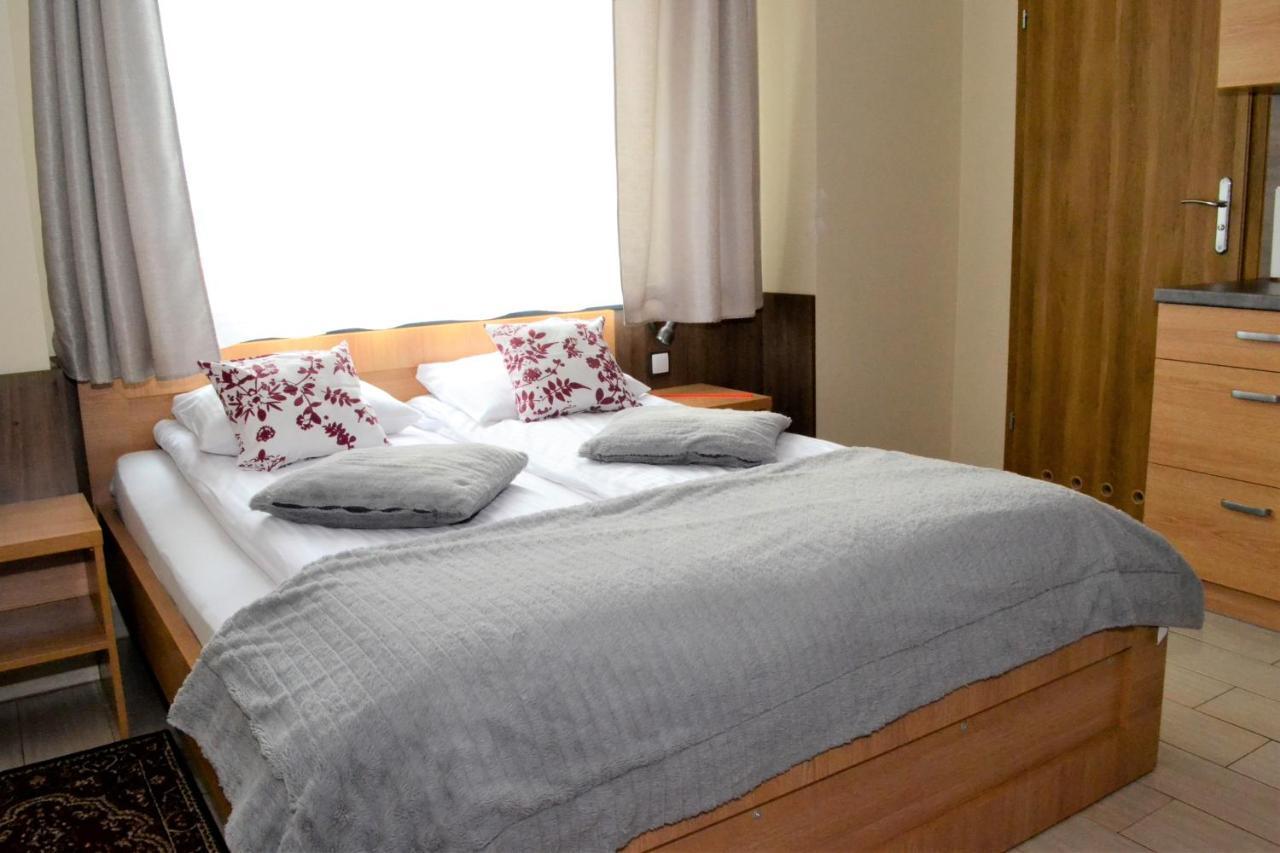 Comfort-24 Plus Słupca Exteriör bild