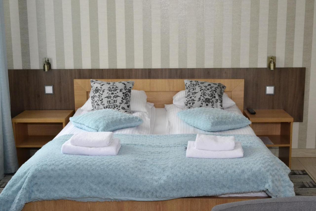 Comfort-24 Plus Słupca Exteriör bild