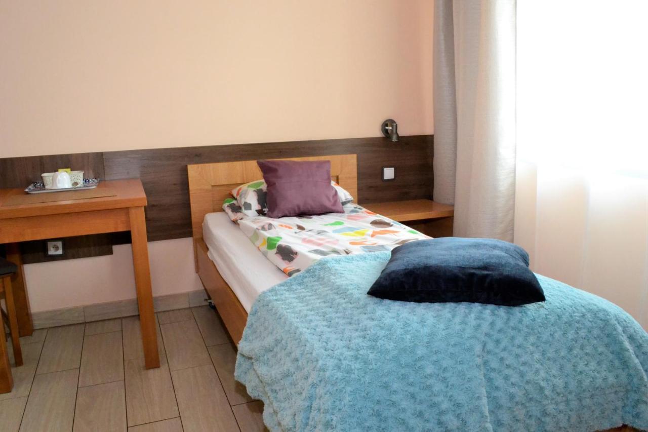 Comfort-24 Plus Słupca Exteriör bild