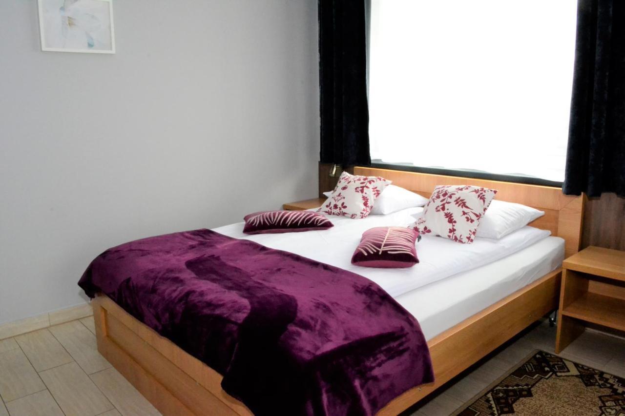 Comfort-24 Plus Słupca Exteriör bild