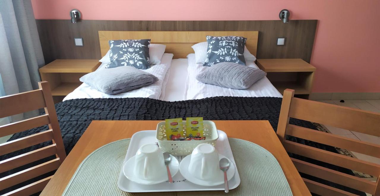 Comfort-24 Plus Słupca Exteriör bild