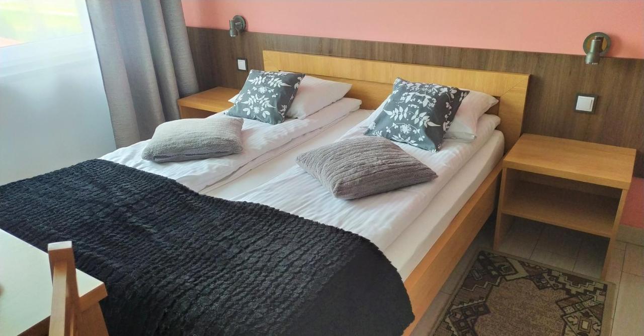 Comfort-24 Plus Słupca Exteriör bild