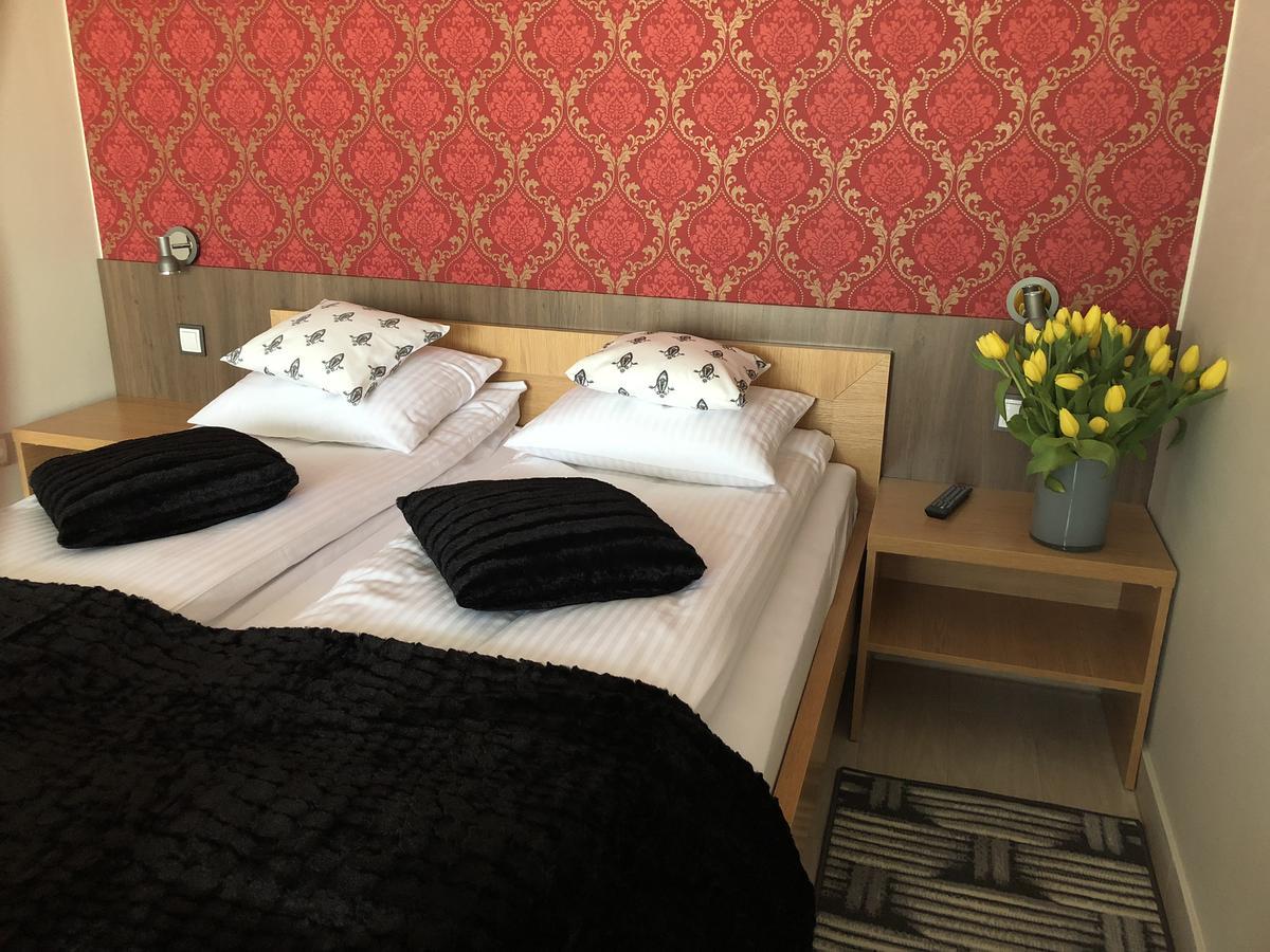 Comfort-24 Plus Słupca Exteriör bild